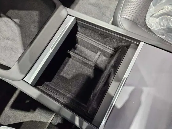 Center console organizer for Tesla Model 3 / Y